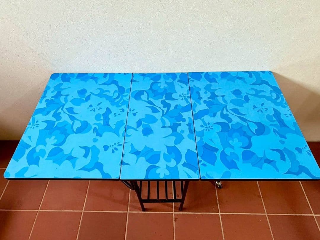 1091 ビンテージ　古い鉄脚のバタフライテーブル　当時物　レトロポップ　デスク