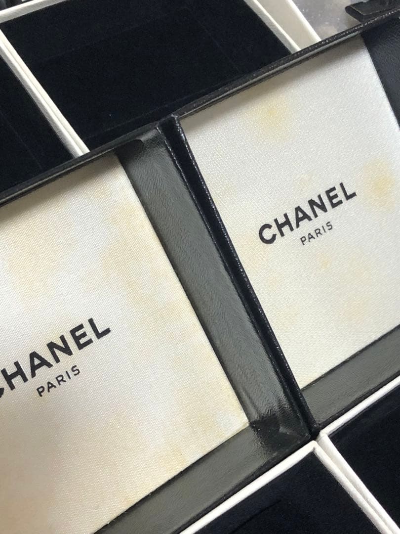 シャネル　アクセサリー用箱　バッグ用箱　ピアス、ネックレス等に