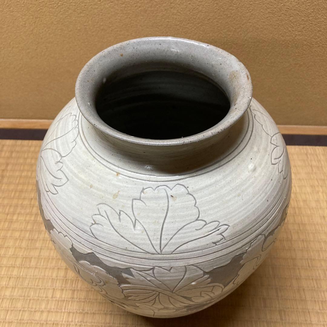 李朝白化粧描き落とし壺