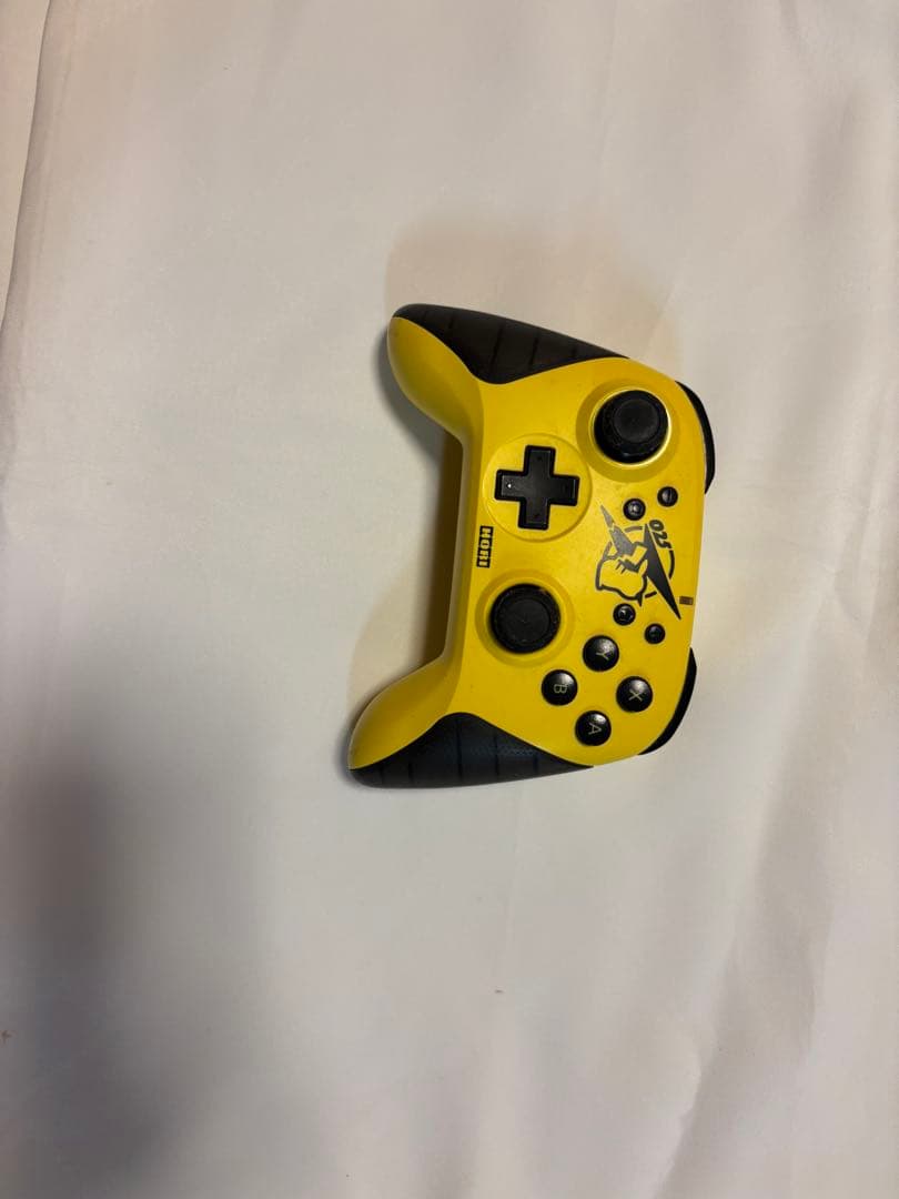 Nintendo Switch 本体 ピカチュウプロコンイエローハンドル