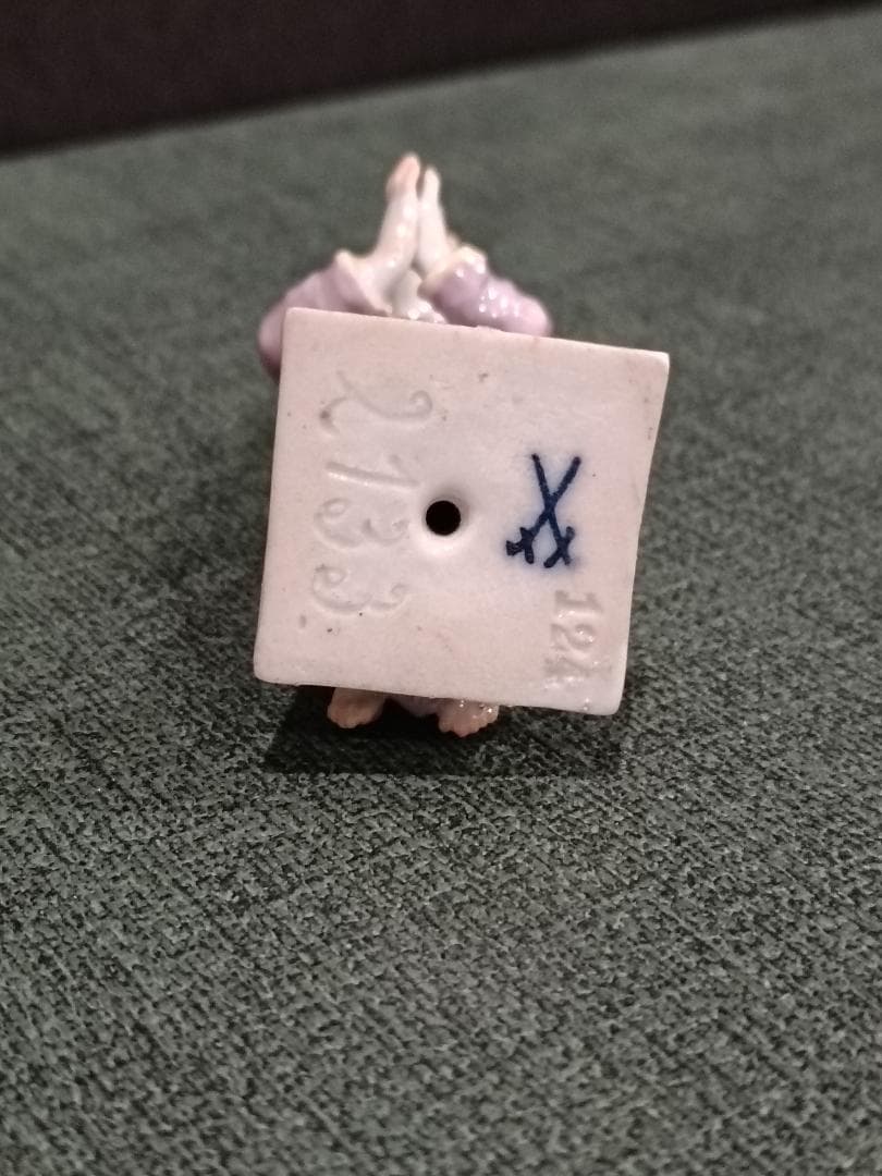 マイセン　紫色 陶器製 人物像