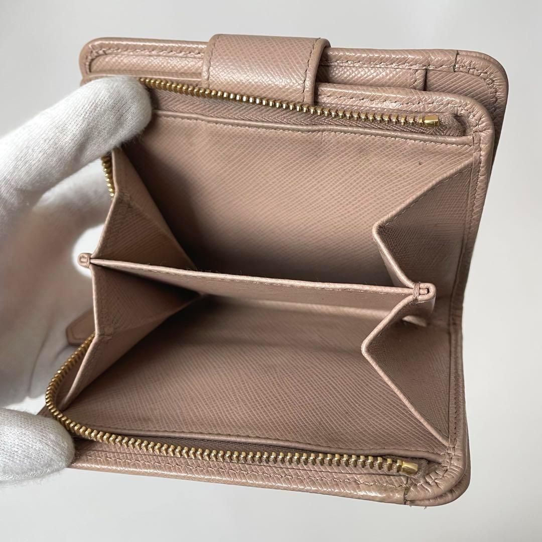 【美品】プラダ 二つ折り財布 サフィアーノレザー ベージュ 1ML018