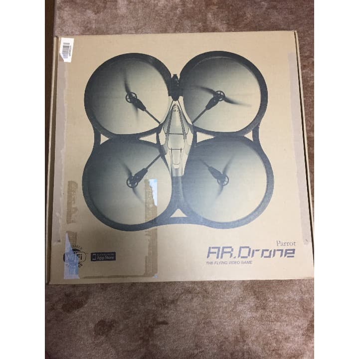 フランス・Parrot社製　ARドローン