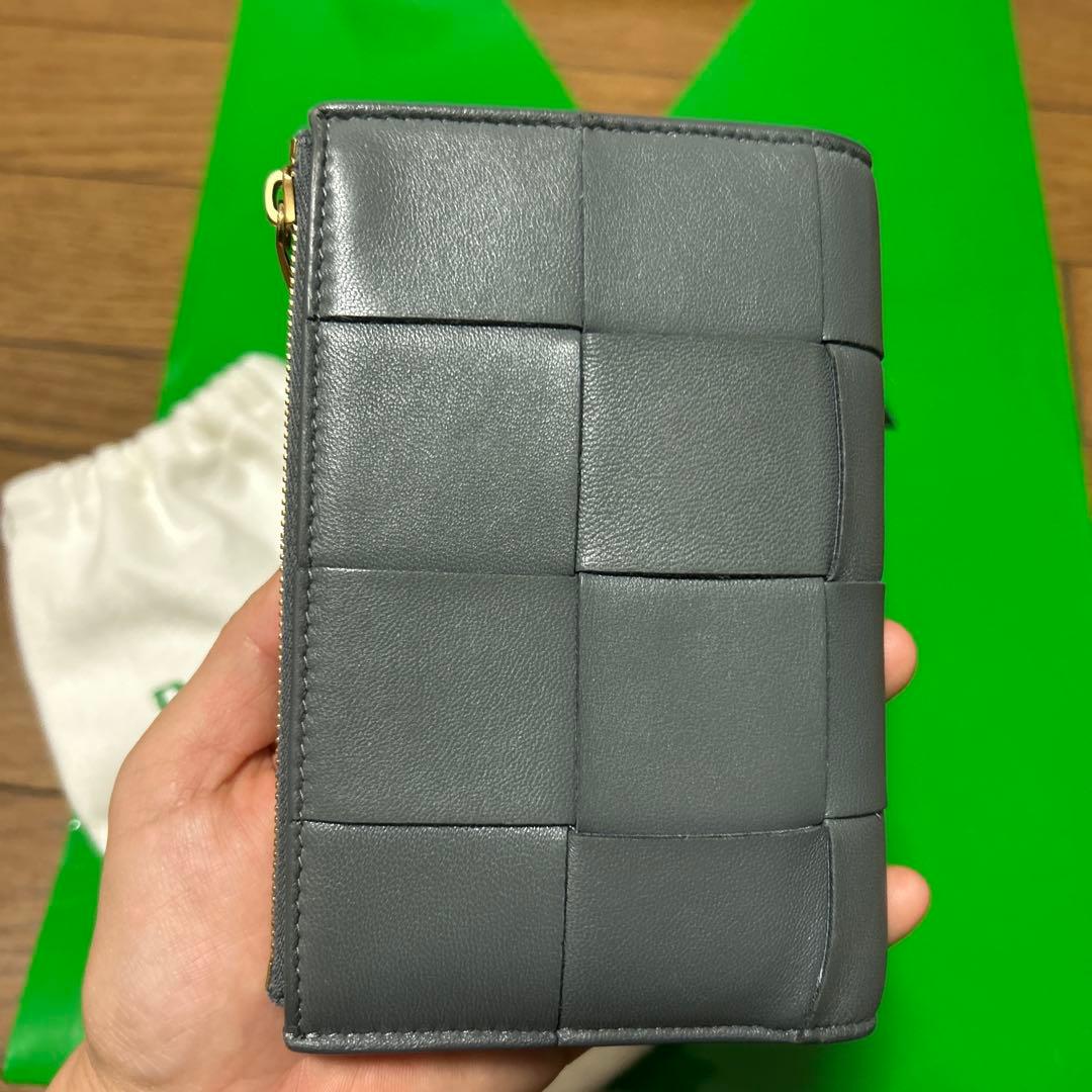 BOTTEGA VENETA カセット　ミディアム　二つ折りウォレット　サンダー