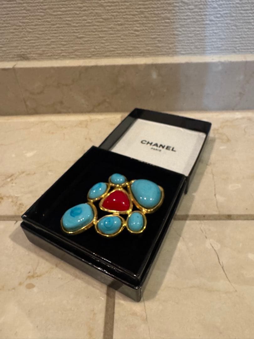 【美品】CHANEL ターコイズとコーラルのブローチ