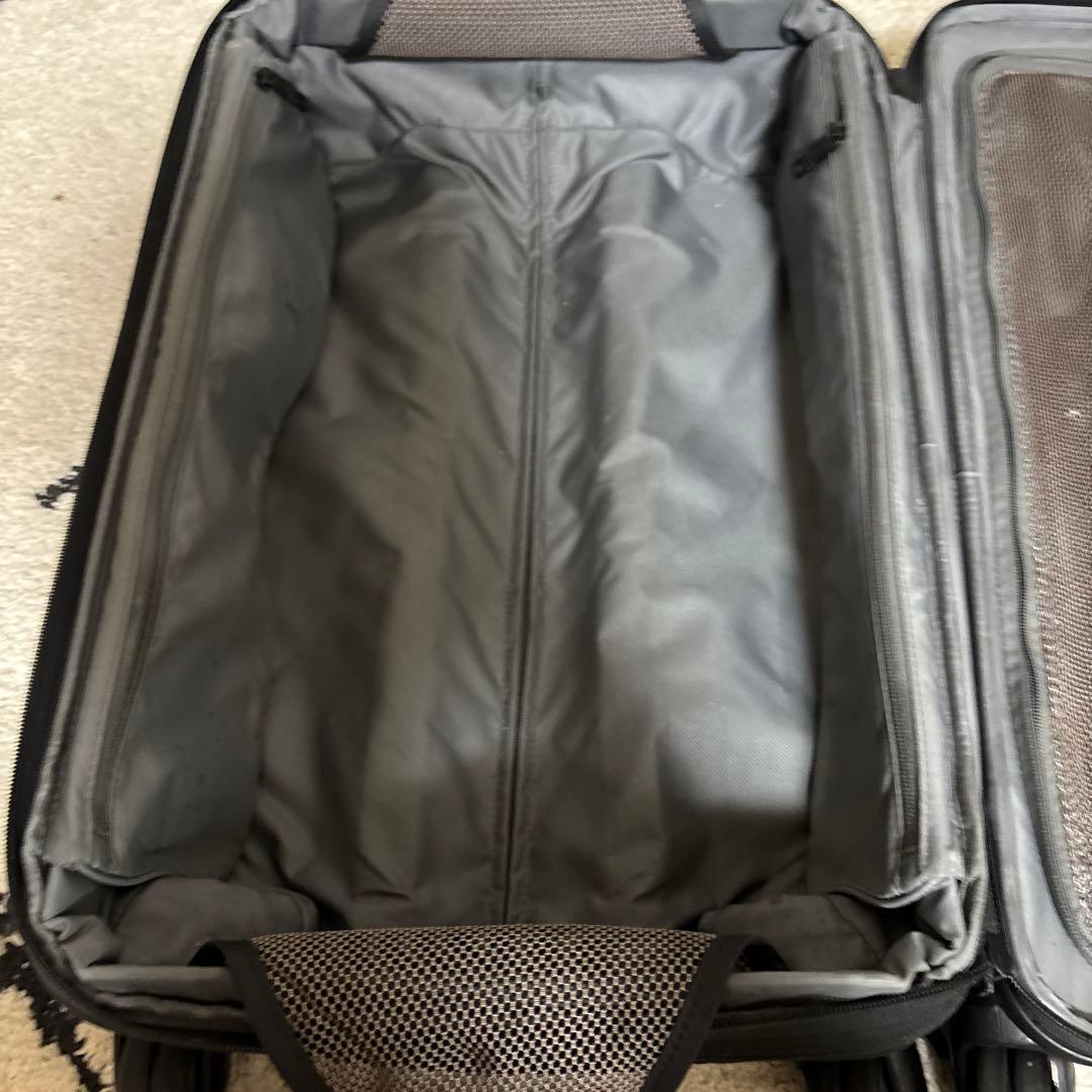 TUMI 22060 ALPHA2・4ウィール・キャリースーツケース ブラック