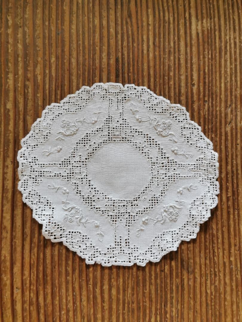 アンティーク アペンツェル小花刺繍 十字架&生物モザイクレース 精緻なドイリー