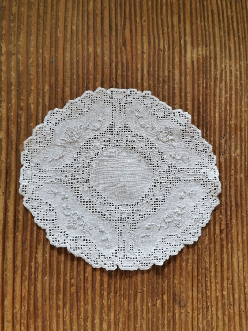 アンティーク アペンツェル小花刺繍 十字架&生物モザイクレース 精緻なドイリー