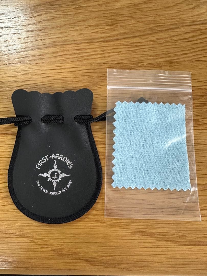 ファーストアローズ　K18付 丸甲プレーンバングル　　【保証書付き】試着のみ