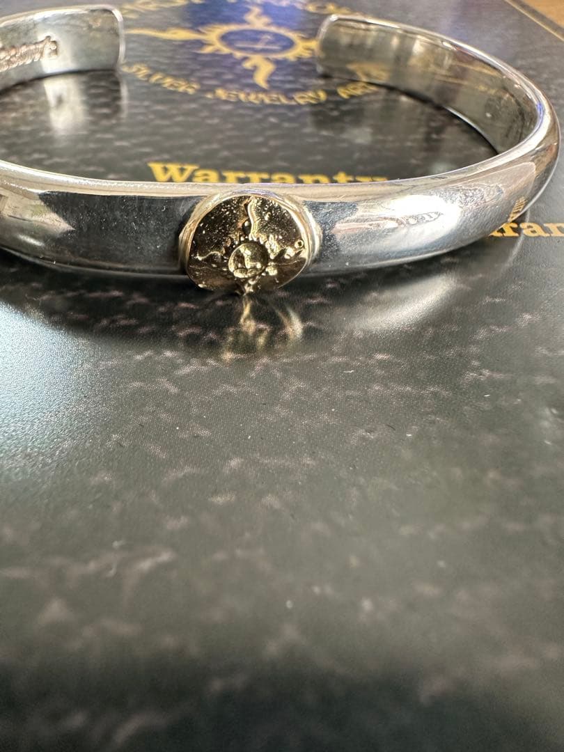 ファーストアローズ　K18付 丸甲プレーンバングル　　【保証書付き】試着のみ