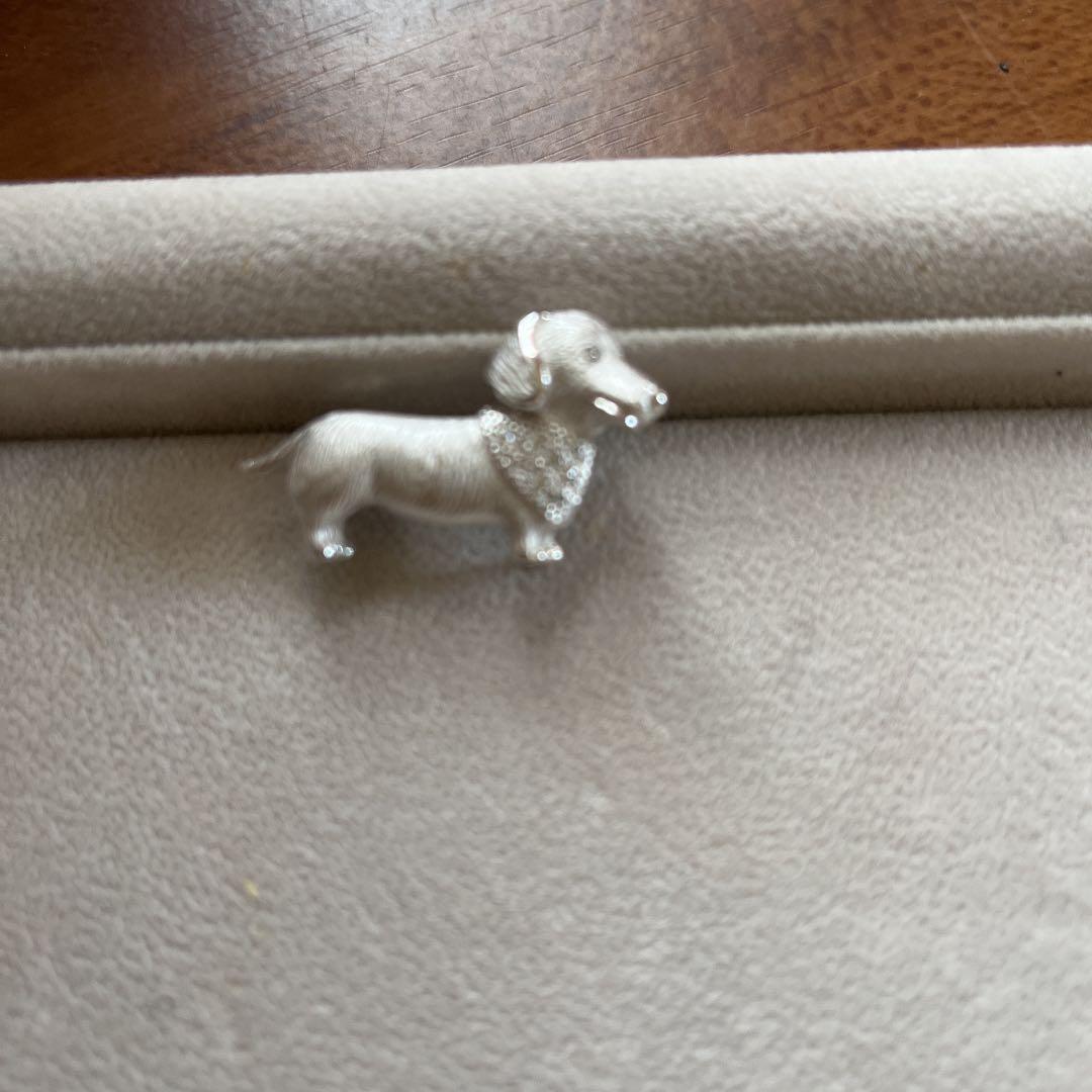 ミニチュアダックスのダイヤ付きブローチ