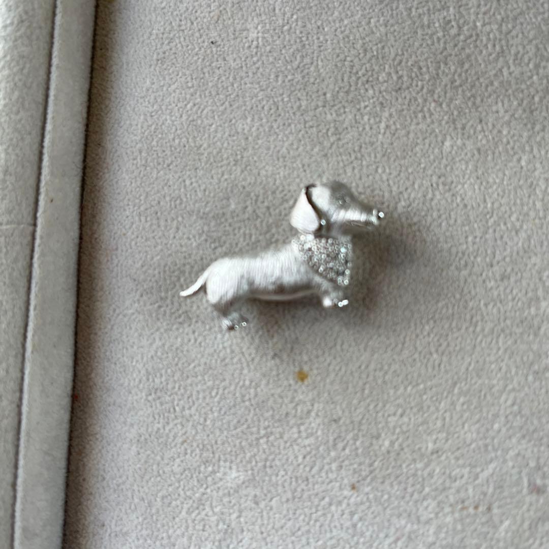 ミニチュアダックスのダイヤ付きブローチ