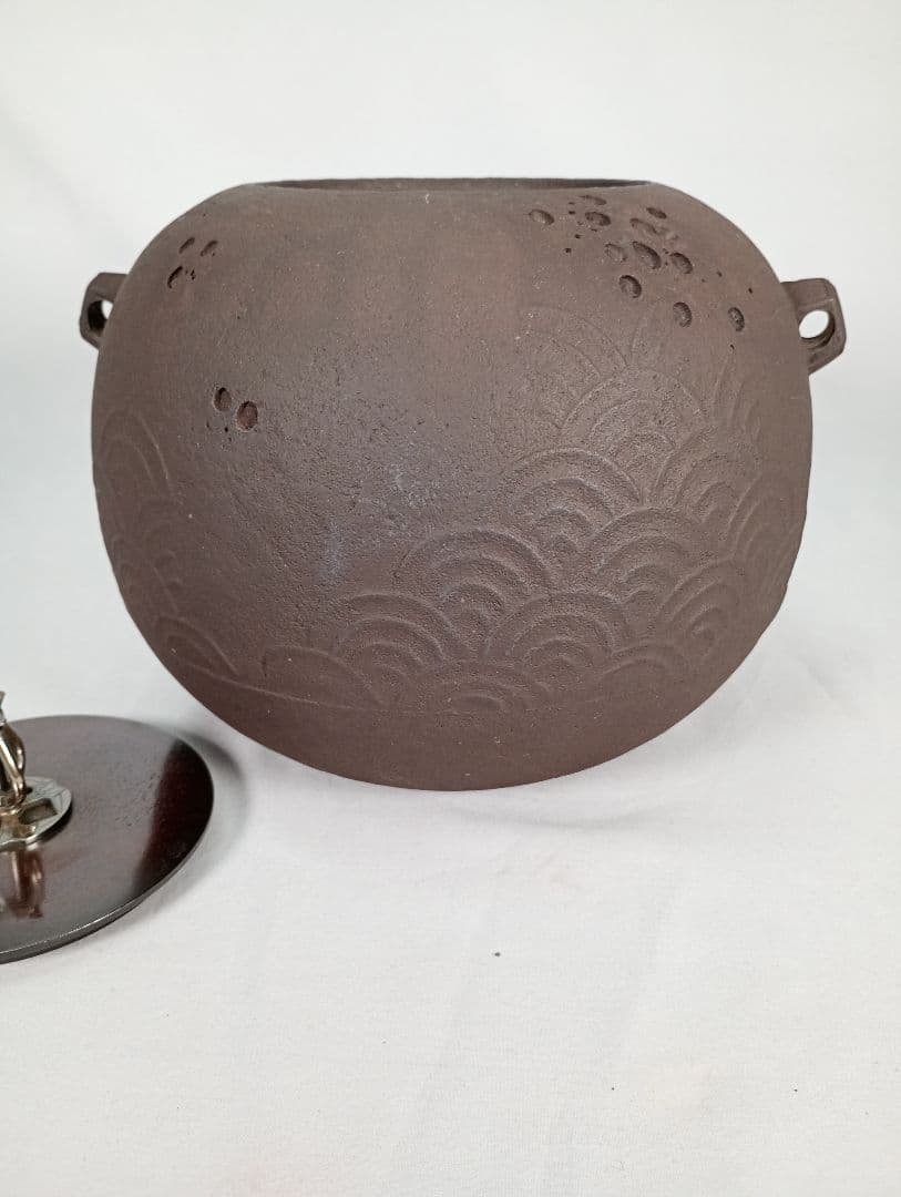 【茶道具】青海波紋様姥口丸釜　南鐐摘み　亀甲鐶付　茶釜　釜368