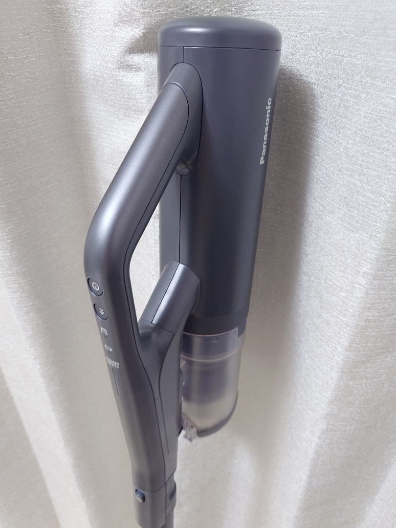 2022年製パナソニック製サイクロン式コードレススティック掃除機MC-SB85K