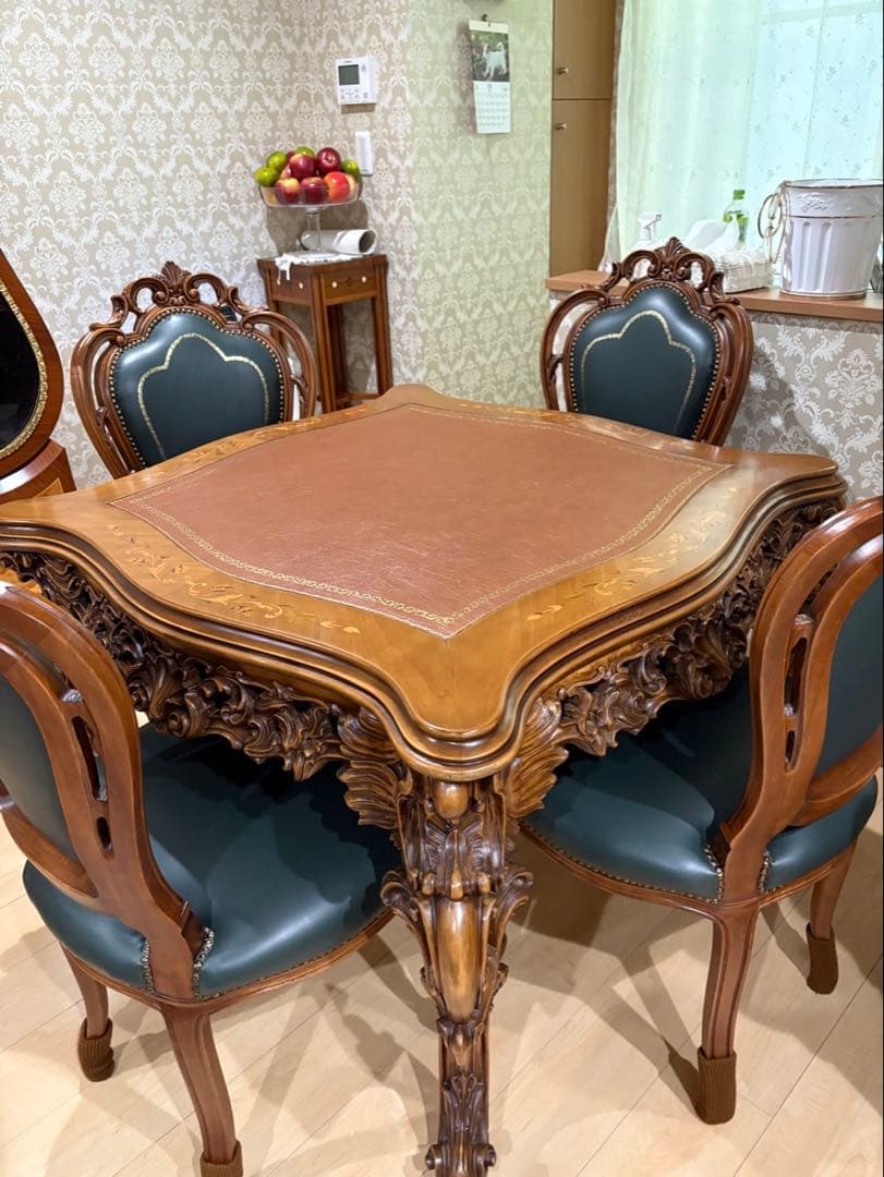 木製ダイニングテーブルセット（4脚付き）