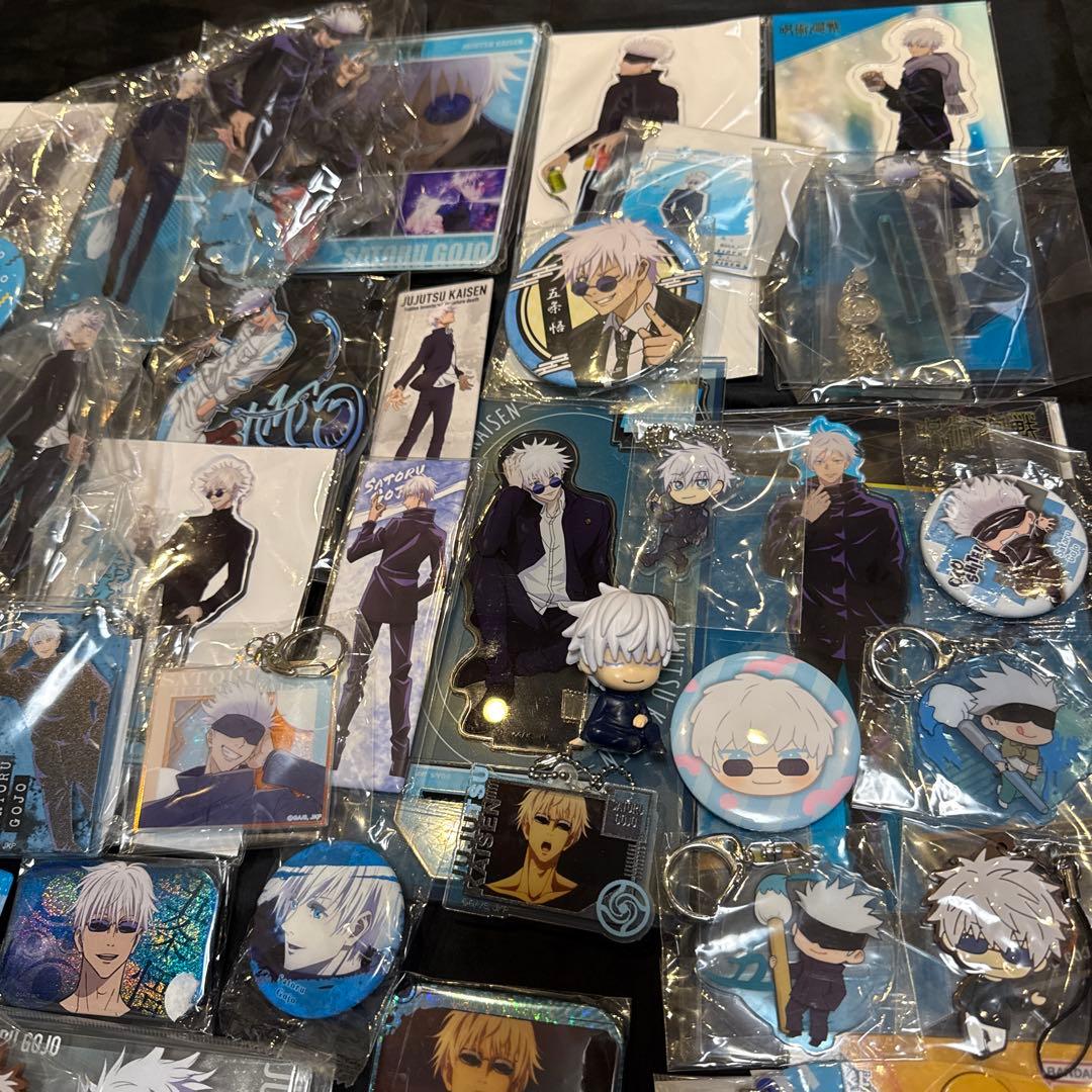 呪術廻戦　五条悟　缶バッジ　ラバスト　アクスタ等　約140点大量まとめ売り