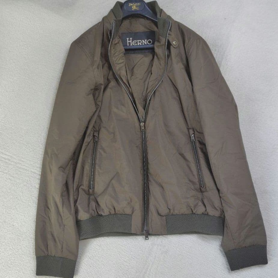 未使用に近い　現行　ヘルノ　ブルゾン　リブ　ダブルジップ　ワンポイント　中綿