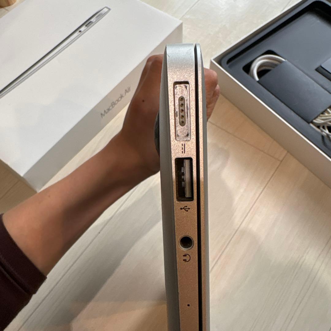 【Apple MacBook Air13】本体 充電器付属