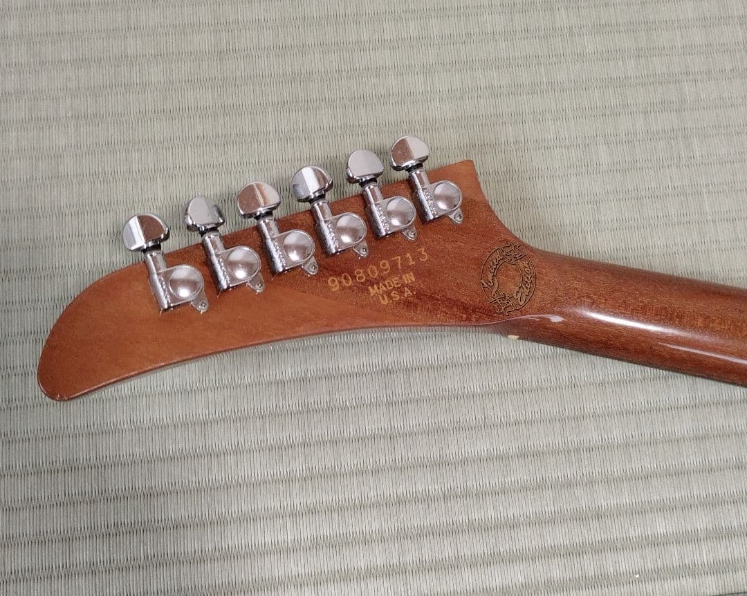 ギブソンエクスプローラー96製Limitid中古です。取りに来れる方のみ。