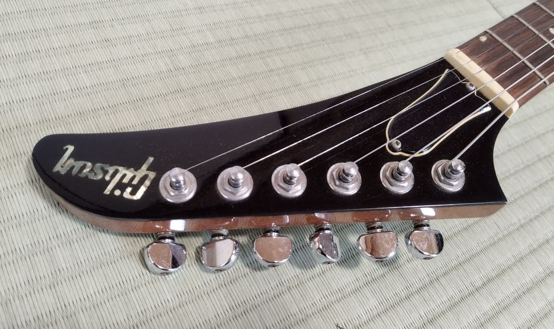 ギブソンエクスプローラー96製Limitid中古です。取りに来れる方のみ。