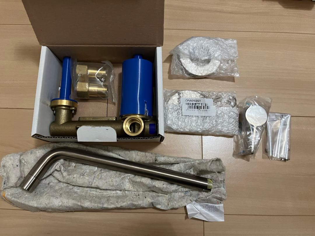 【新品未使用品】toolbox壁付けセパレート混合水栓 洗面用 サテン L248