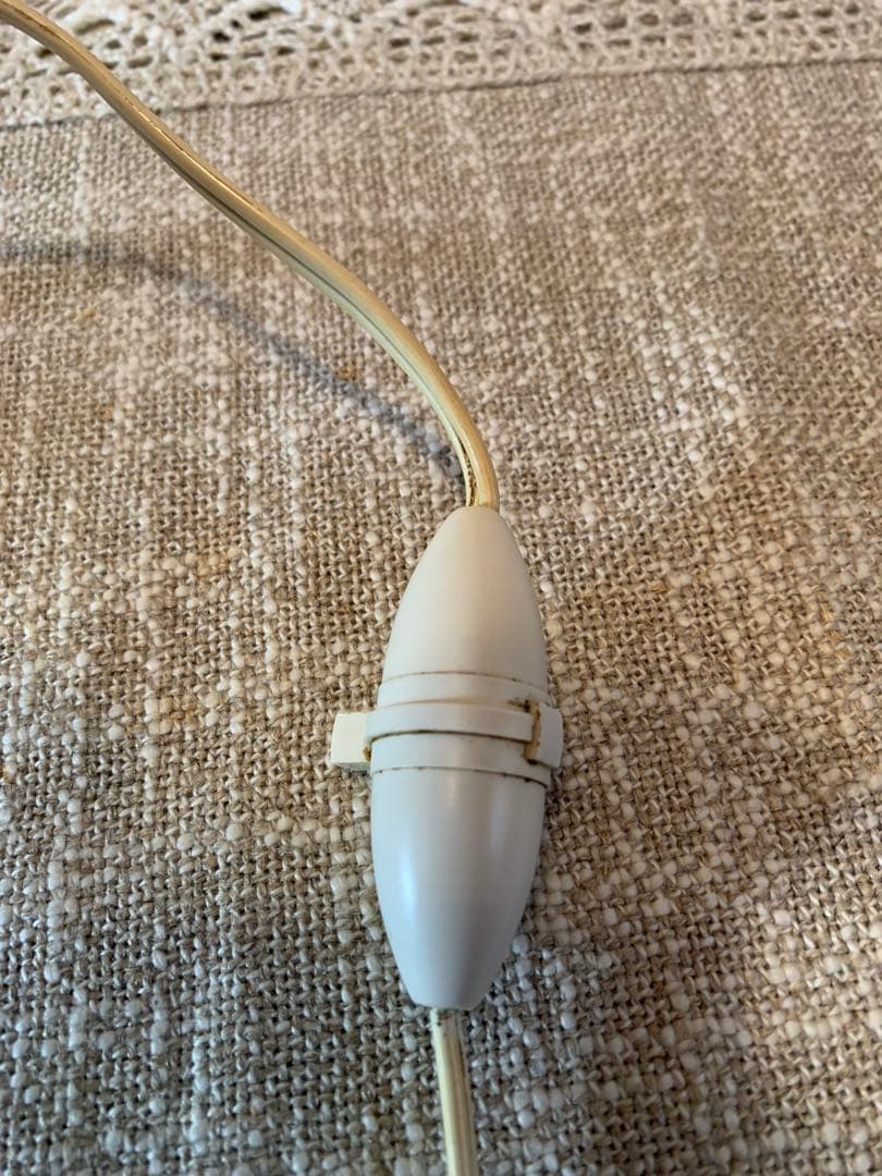 フランス製　アンティーク　スミレ柄の赤いシェードがプードルみたいな可愛いランプ！