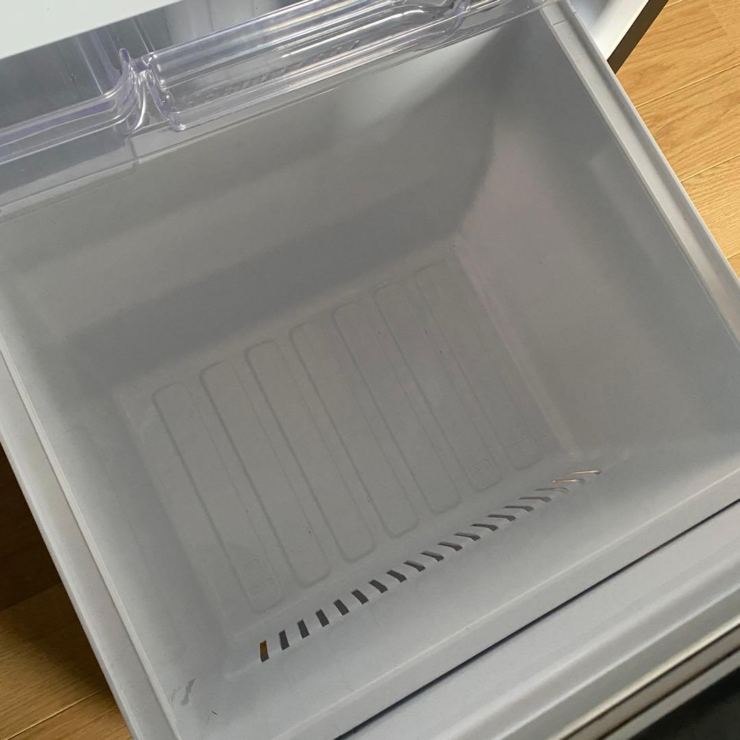 三菱ノンフロン冷凍冷蔵庫　146ℓ MR-P15Z-B1 床傷防止マット付き