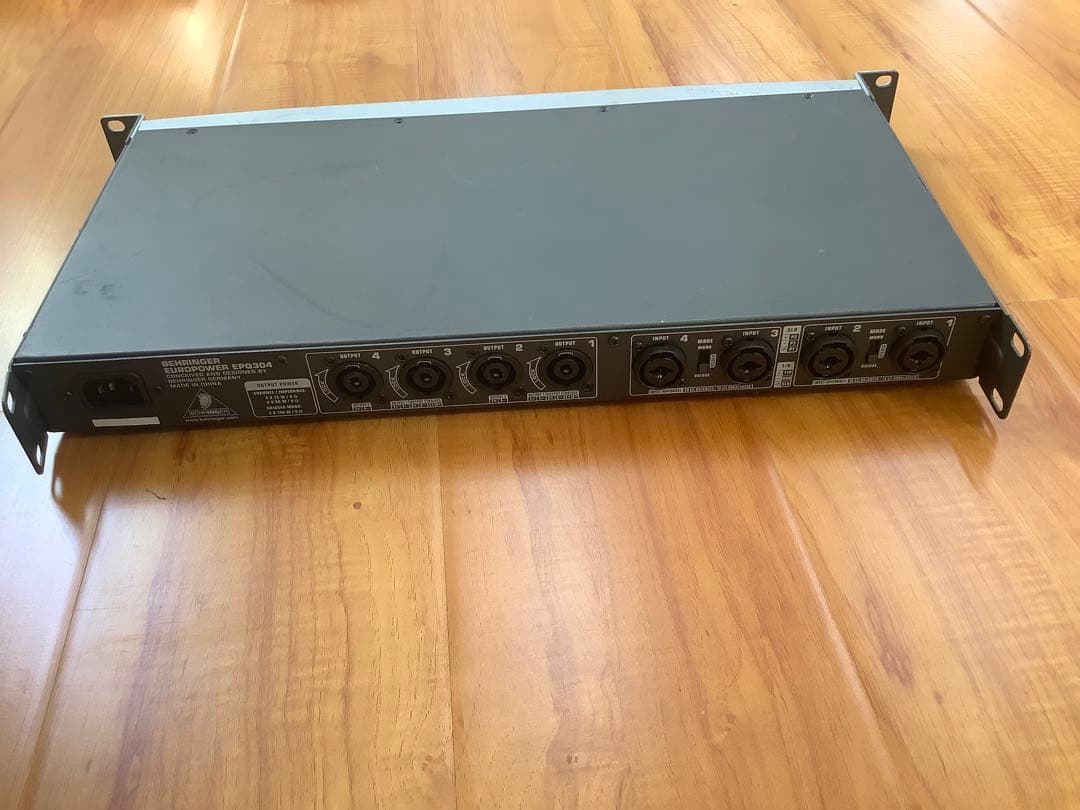 アンプ [z109]Behringer epq304