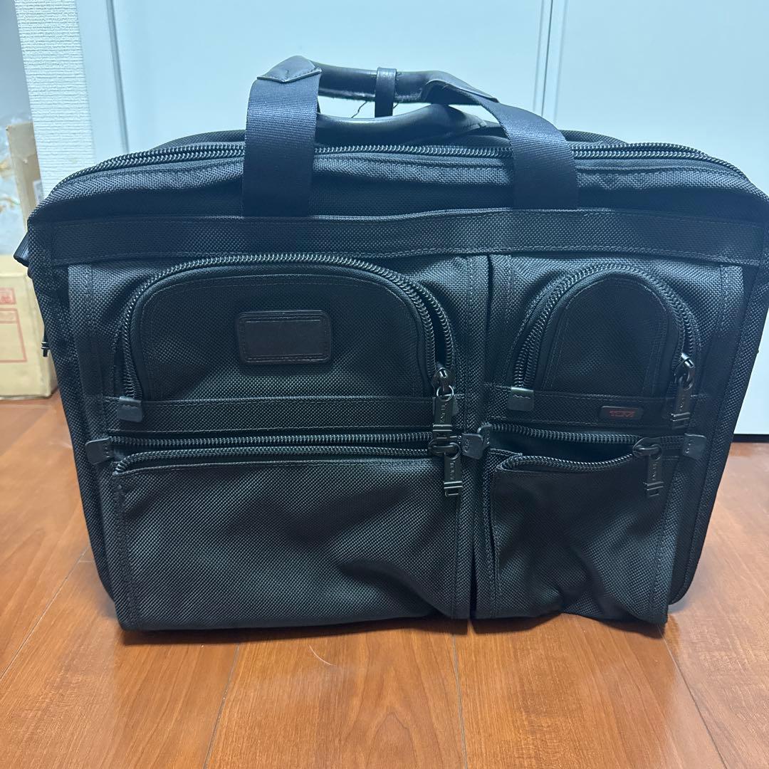 TUMI ビジネスバッグ　拡張式　ビジネスや出張に