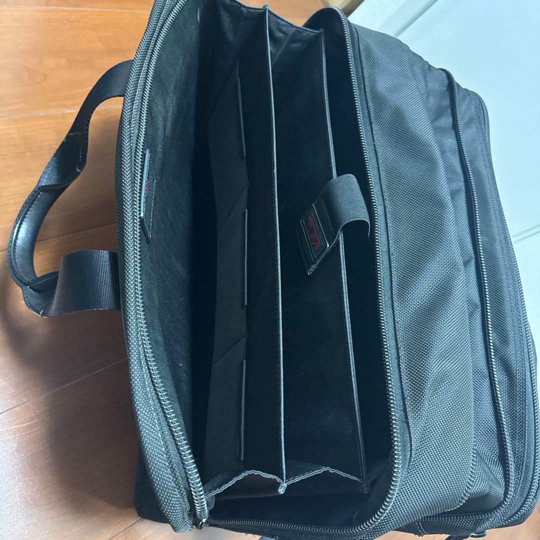 TUMI ビジネスバッグ　拡張式　ビジネスや出張に