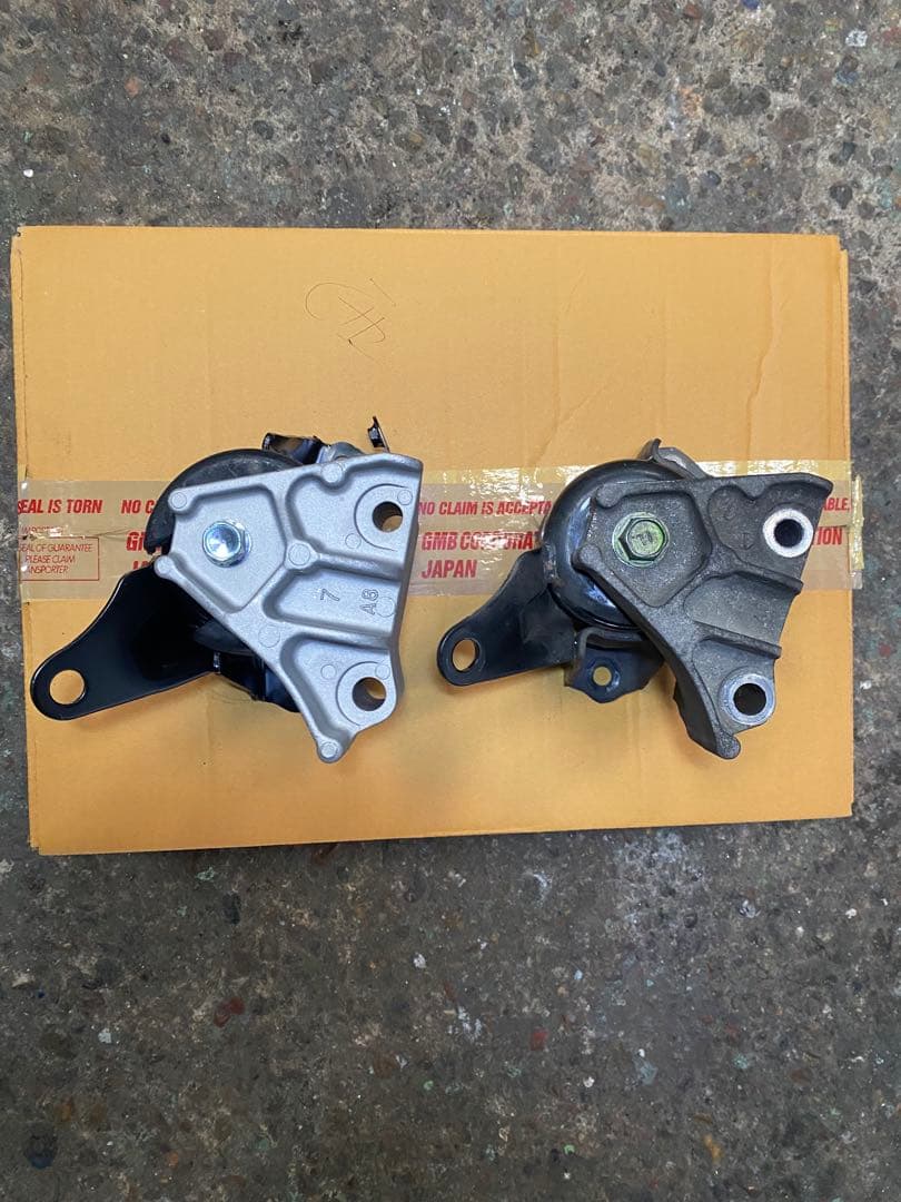 AZR60G エンジンマウント 右 12305-28080 ノア ヴォクシー