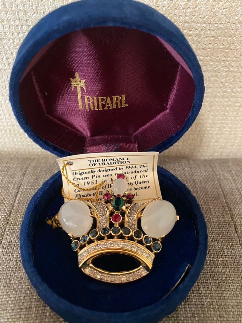 Trifari クラウンピン ブローチ