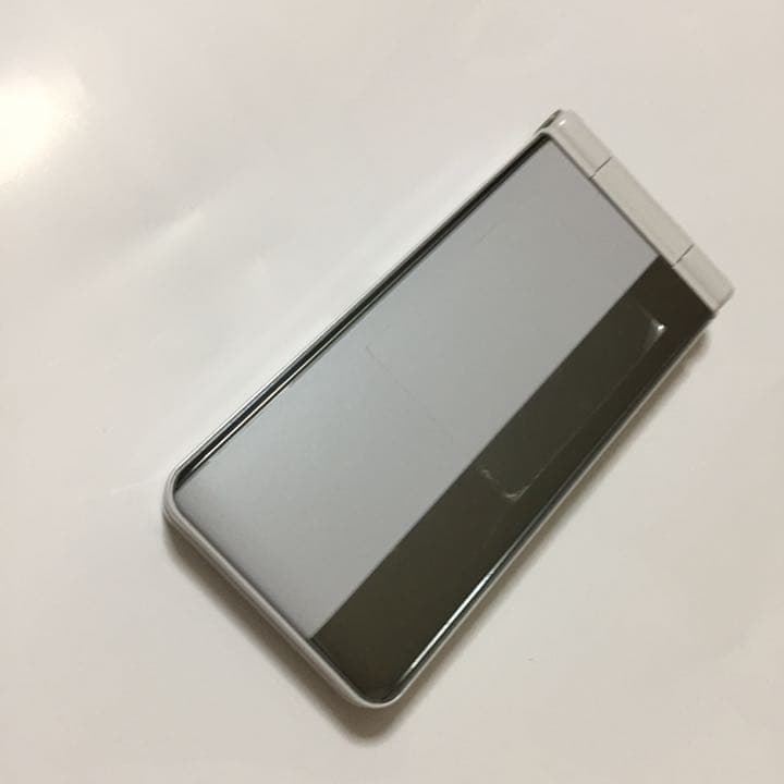 docomo P-01G ホワイト♡超美品♡本体、卓上ホルダ、充電器3点セット3
