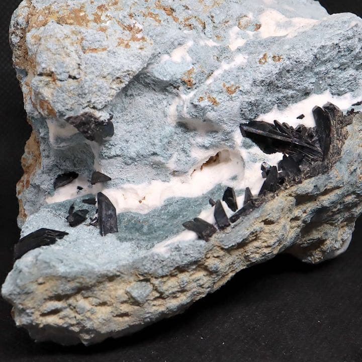 大きい！母岩付き ネプチュナイト 海王石 原石　554g BN155 天然石