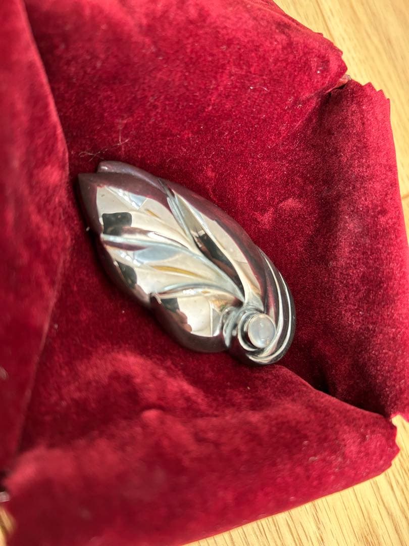 ジョージ ジェンセン シルバー リーフ ブローチ ムーンストーン付き #360