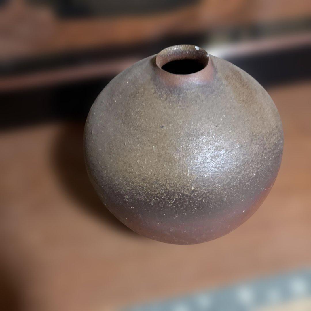 茶色い球形花瓶