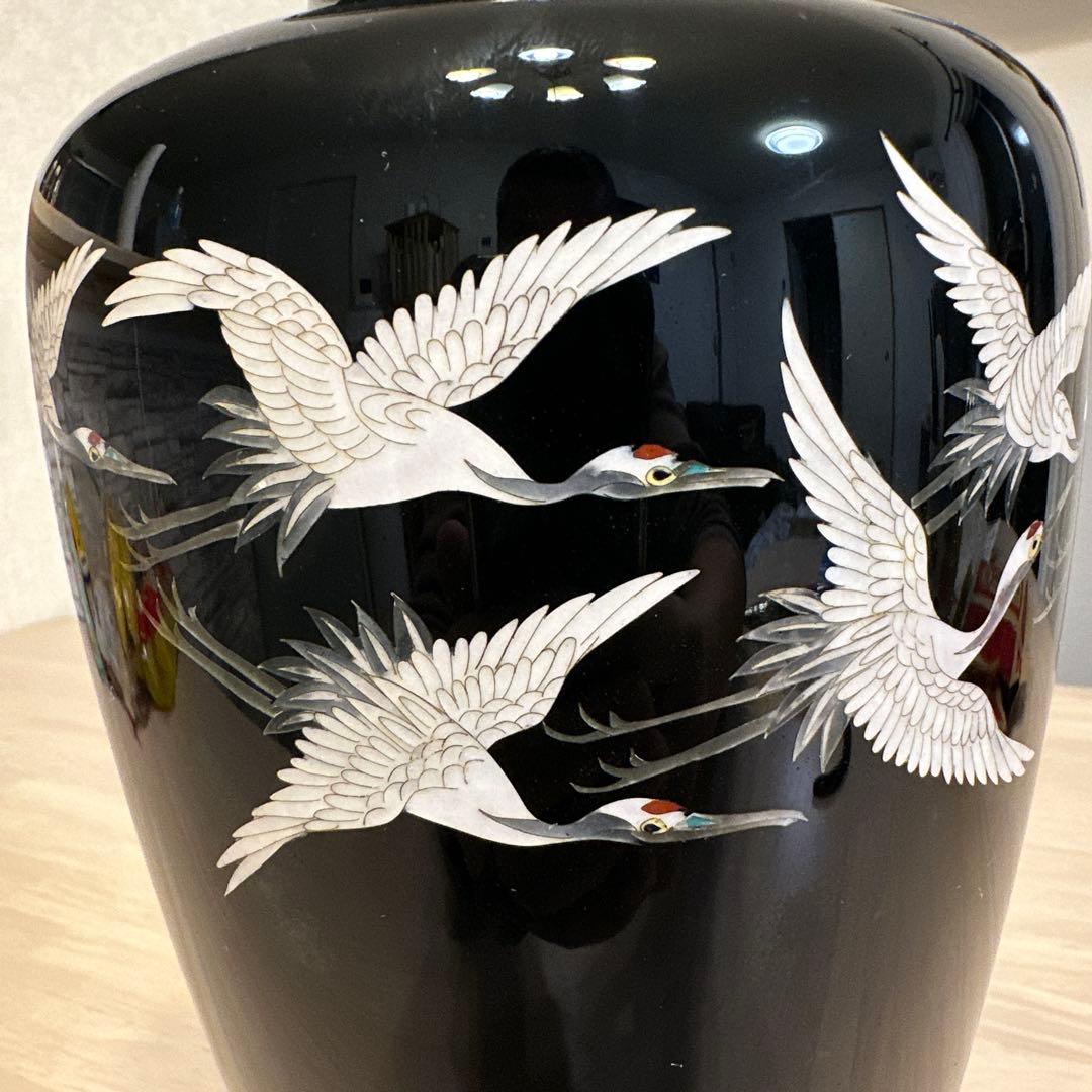 七宝焼、花瓶，金工，金属工芸，黒い鶴の絵柄の花瓶 約28cm