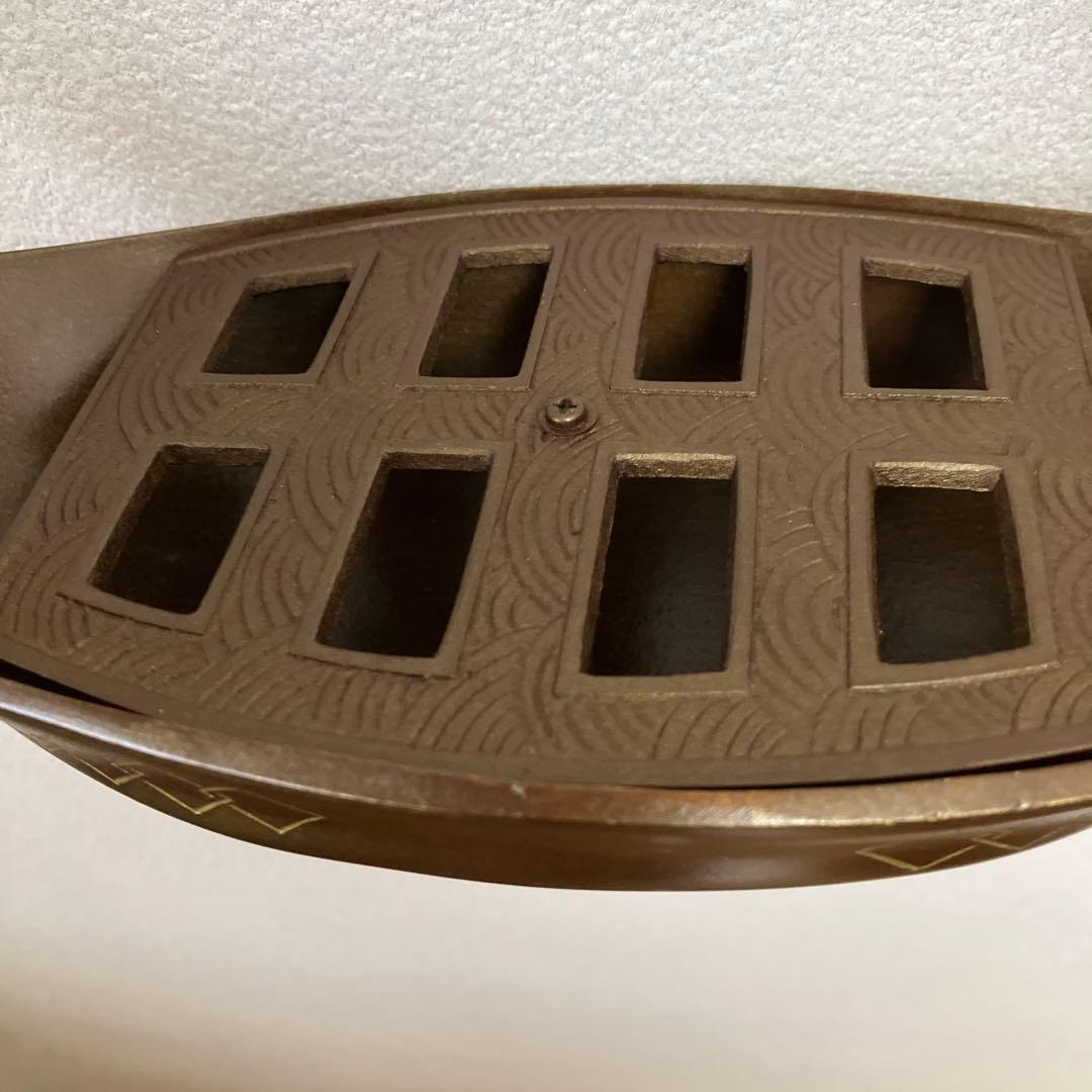 大野芳光　釣船　花入　唐銅（唐金）　唐草彫　釣鎖付