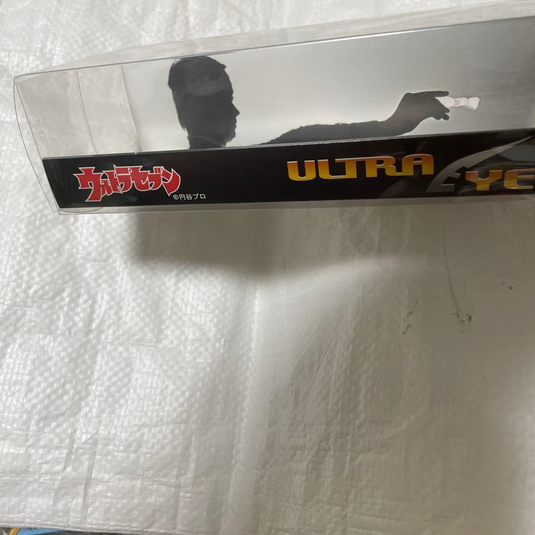 ウルトラマン セブン ウルトラアイ 赤