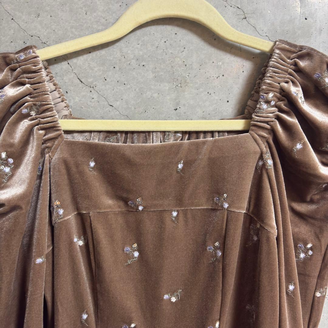 ◎新品◎リリーブラウン フラワーエンブロイダリースクエアネックベロアワンピース