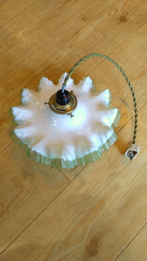 ランプシェード.電笠,花びらデザイン .フリル.アンティーク.骨董.レトロ