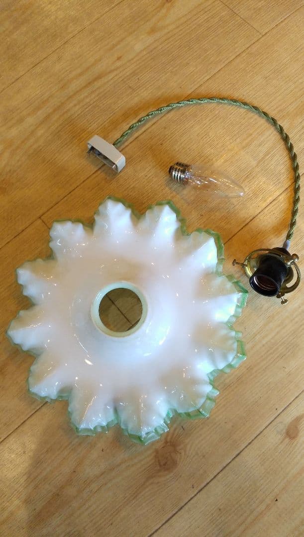 ランプシェード.電笠,花びらデザイン .フリル.アンティーク.骨董.レトロ