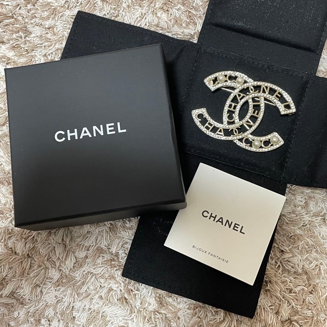 (新品) CHANEL パール ロゴ ブローチ cc cocoマーク
