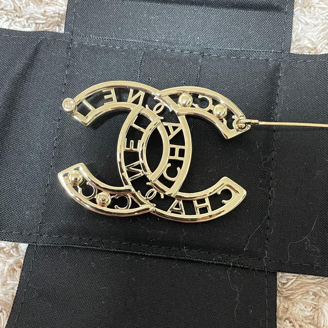 (新品) CHANEL パール ロゴ ブローチ cc cocoマーク