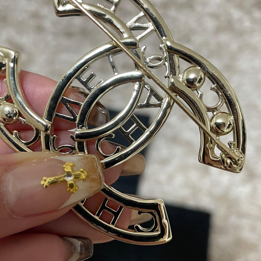 (新品) CHANEL パール ロゴ ブローチ cc cocoマーク