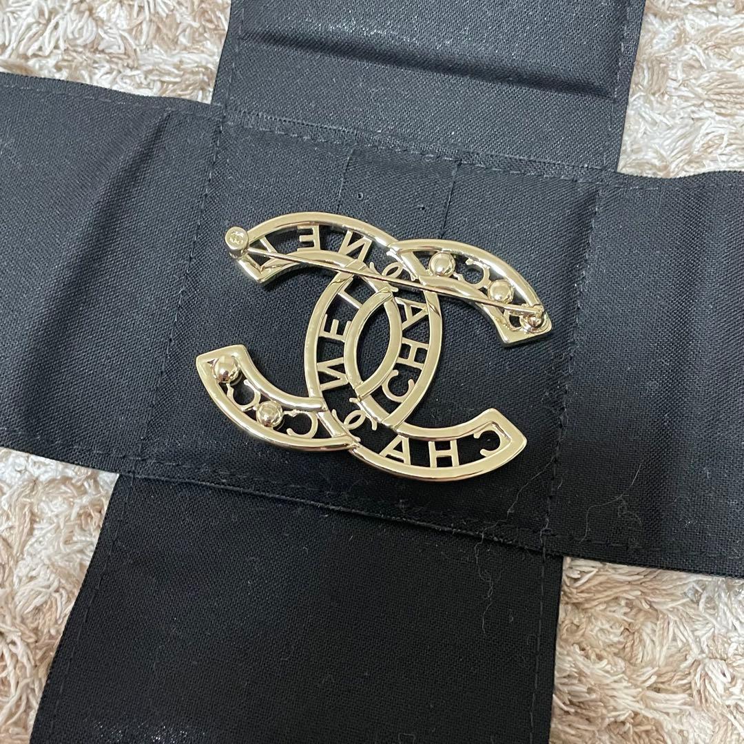 (新品) CHANEL パール ロゴ ブローチ cc cocoマーク
