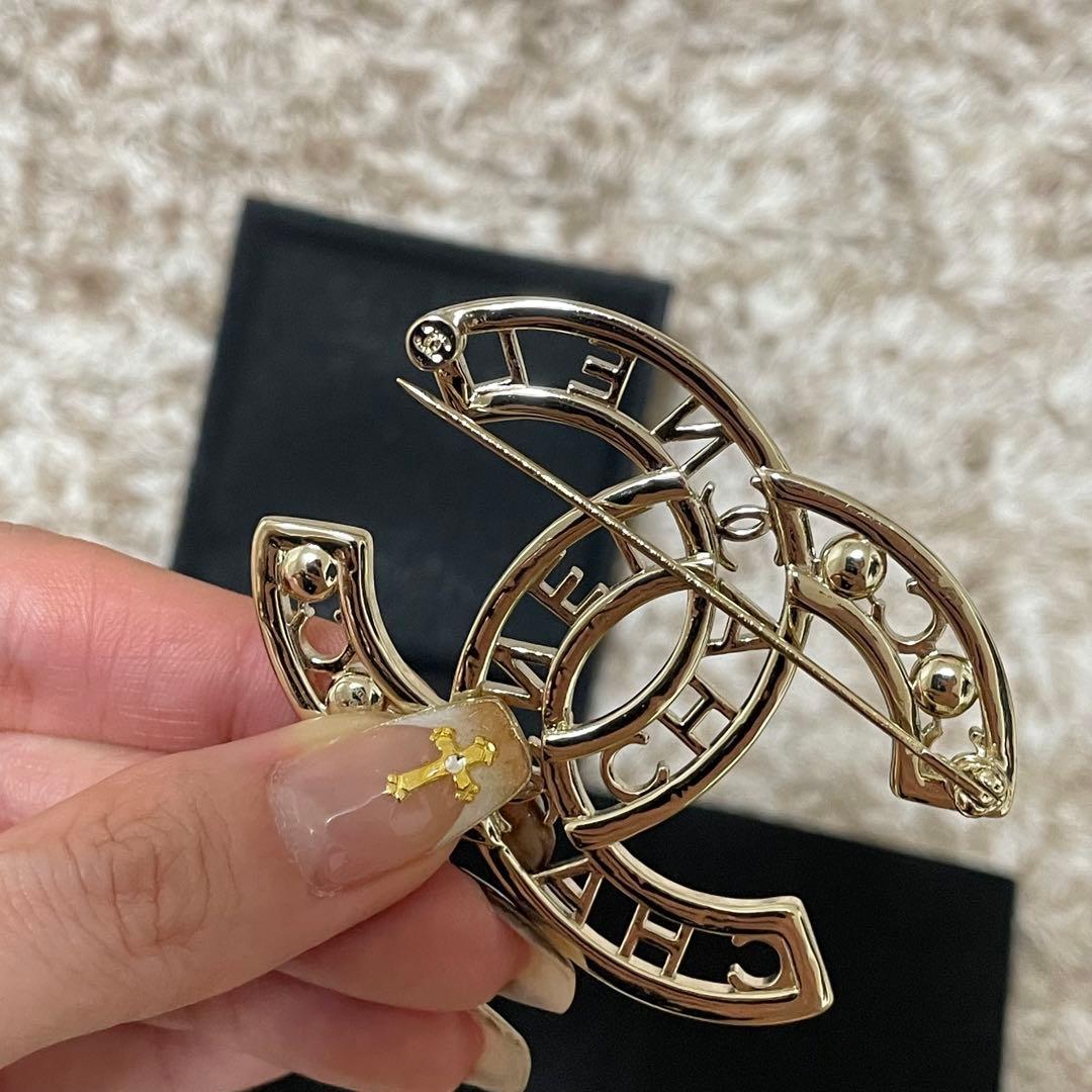 (新品) CHANEL パール ロゴ ブローチ cc cocoマーク