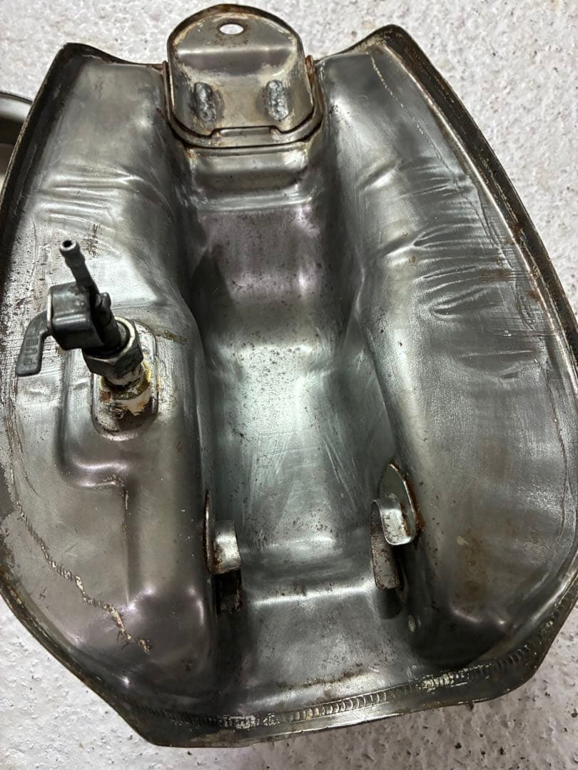 J50 ゴリラ、純正タンク