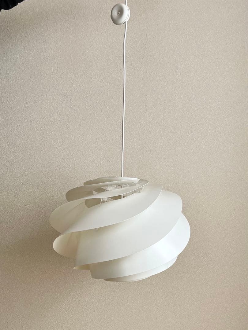 青 LE KLINT SWIRL3 WHITE ペンダントライト 廃盤商品