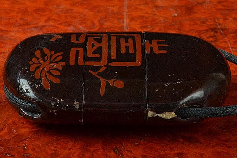 時代提げ物　朱蒔絵寿文字印籠　銅鍔根付　V　R4751